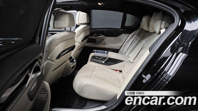 BMW 7-Series 2020 — photo 18