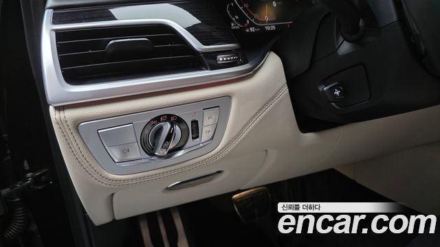 BMW 7-Series 2020 — photo 23