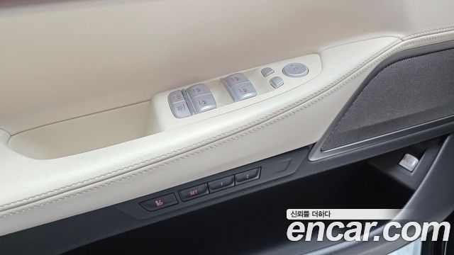 BMW 7-Series 2020 — photo 25