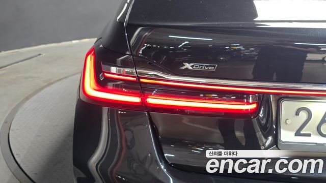 BMW 7-Series 2020 — photo 9
