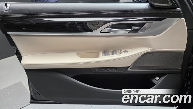BMW 7-Series 2020 — photo 14