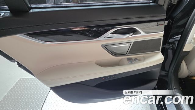 BMW 7-Series 2020 — photo 15