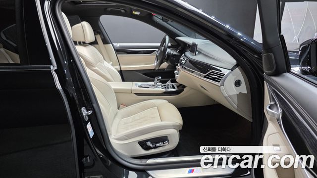 BMW 7-Series 2020 — photo 16