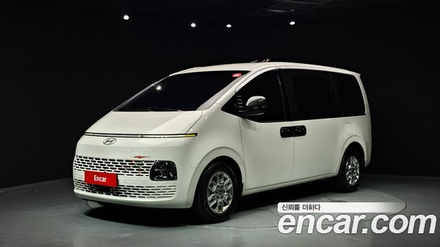 Hyundai Staria 2025 — photo 1