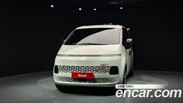 Hyundai Staria 2025 — photo 3