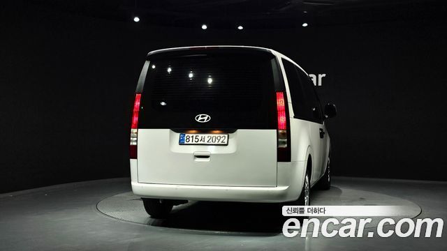 Hyundai Staria 2025 — photo 4
