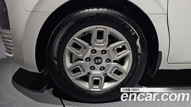 Hyundai Staria 2025 — photo 5