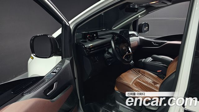 Hyundai Staria 2025 — photo 13