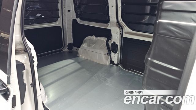 Hyundai Staria 2025 — photo 18