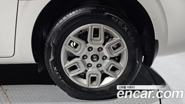 Hyundai Staria 2025 — photo 7