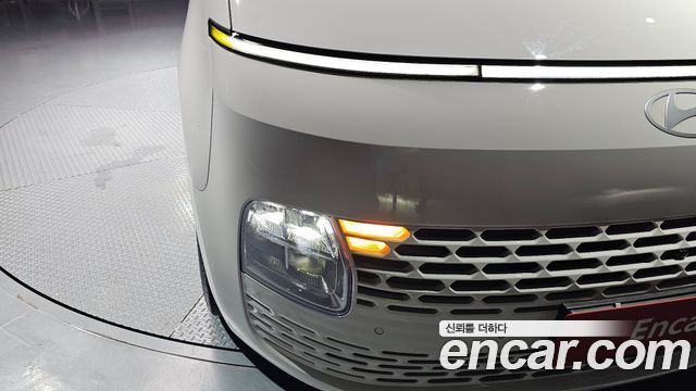 Hyundai Staria 2025 — photo 8