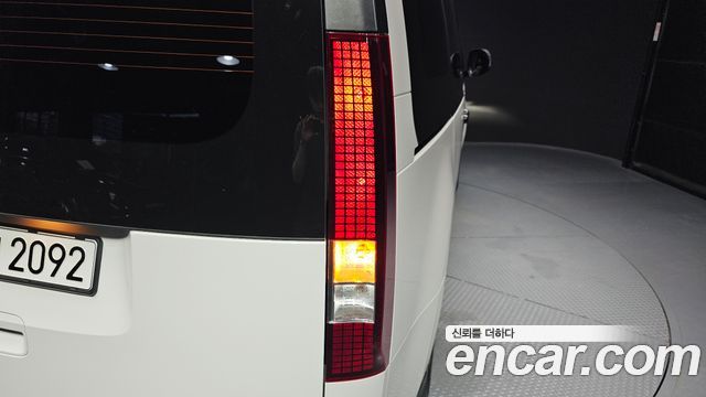 Hyundai Staria 2025 — photo 9