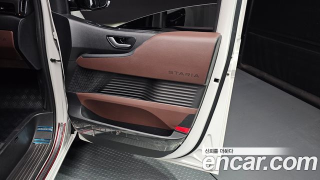 Hyundai Staria 2025 — photo 15