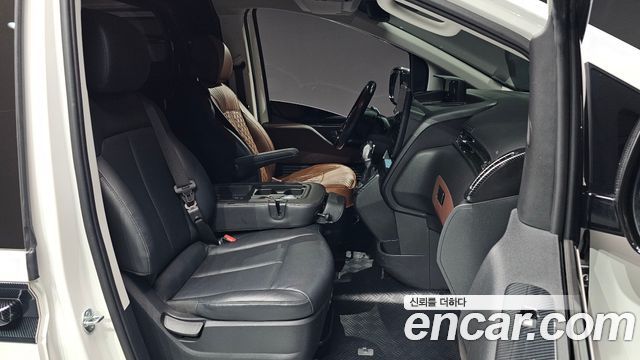 Hyundai Staria 2025 — photo 16