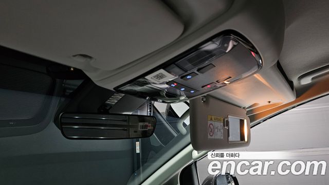 Hyundai Staria 2025 — photo 32