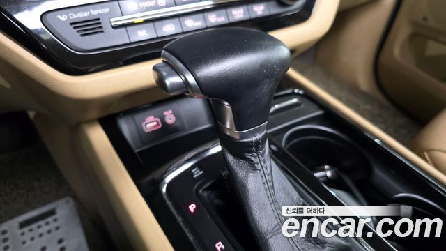 Kia Canival 2017 — photo 12