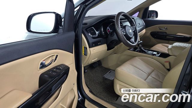 Kia Canival 2017 — photo 13