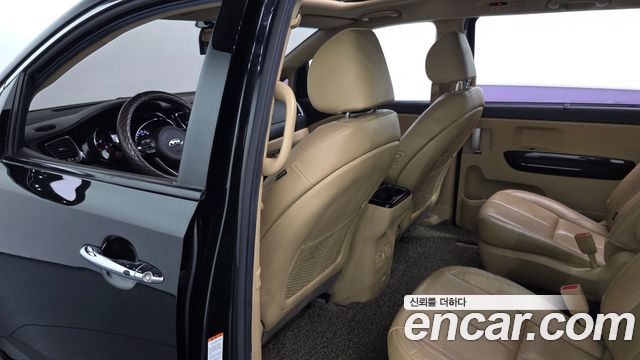 Kia Canival 2017 — photo 18