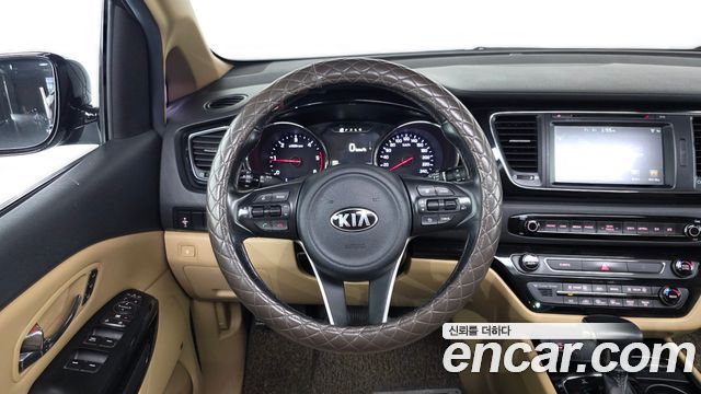 Kia Canival 2017 — photo 19