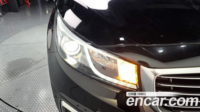 Kia Canival 2017 — photo 8