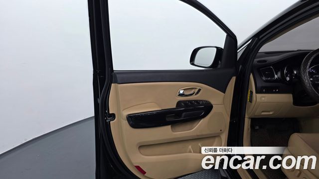 Kia Canival 2017 — photo 15