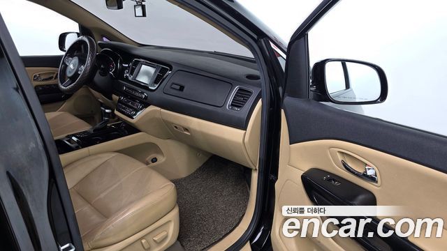 Kia Canival 2017 — photo 16