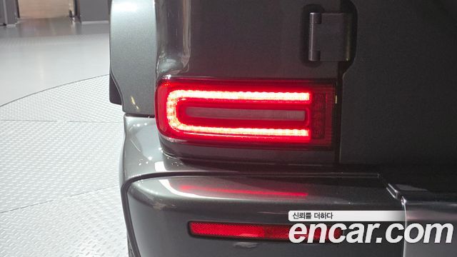 Mercedes-Benz G-Class 2023 — photo 9