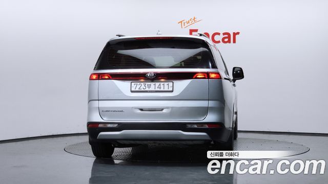 Kia Canival 2021 — photo 4