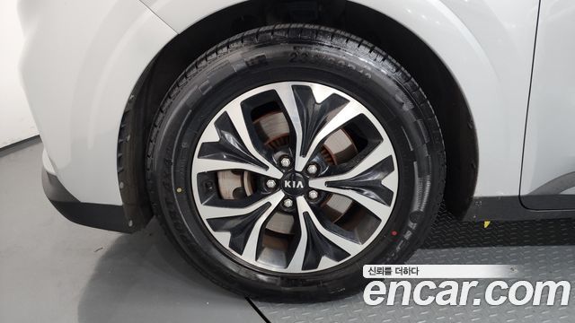 Kia Canival 2021 — photo 5