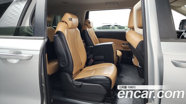 Kia Canival 2021 — photo 17