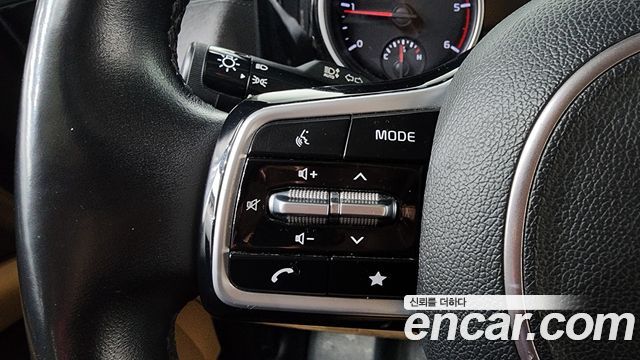 Kia Canival 2021 — photo 23