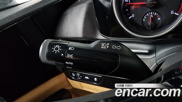 Kia Canival 2021 — photo 35