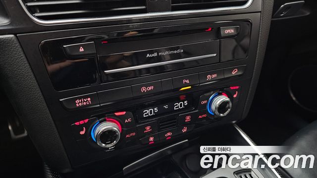 Audi SQ5 2015 — photo 18