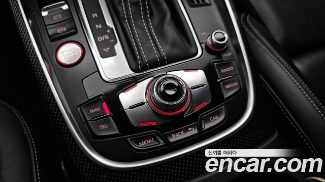 Audi SQ5 2015 — photo 19