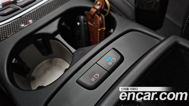 Audi SQ5 2015 — photo 20