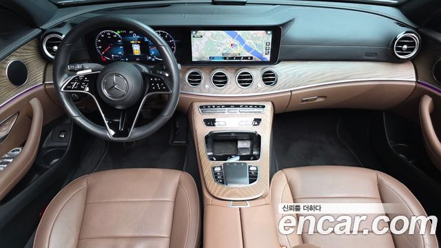 Mercedes-Benz E-Class 2022 — photo 10