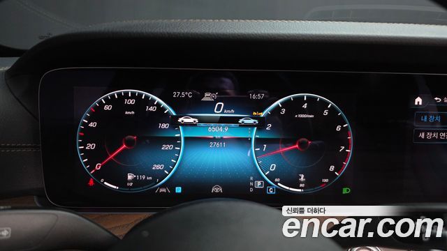 Mercedes-Benz E-Class 2022 — photo 11