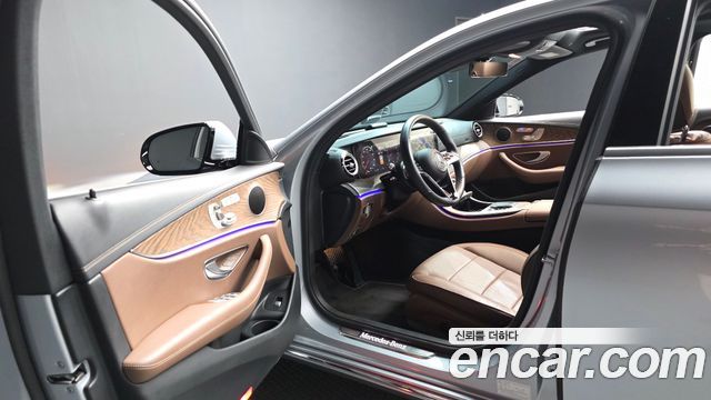 Mercedes-Benz E-Class 2022 — photo 13