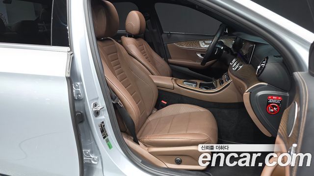 Mercedes-Benz E-Class 2022 — photo 17