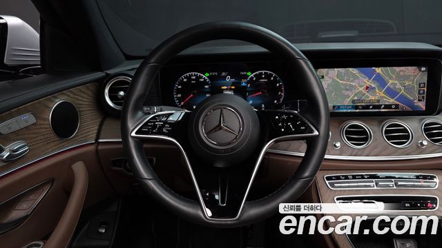 Mercedes-Benz E-Class 2022 — photo 19