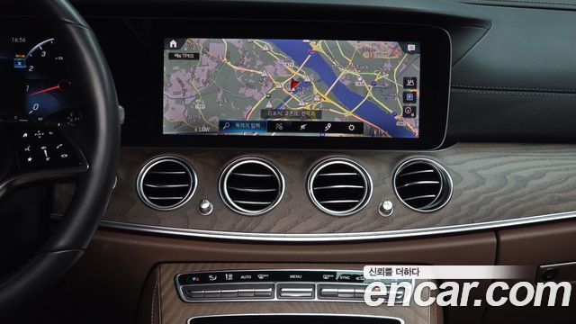 Mercedes-Benz E-Class 2022 — photo 20