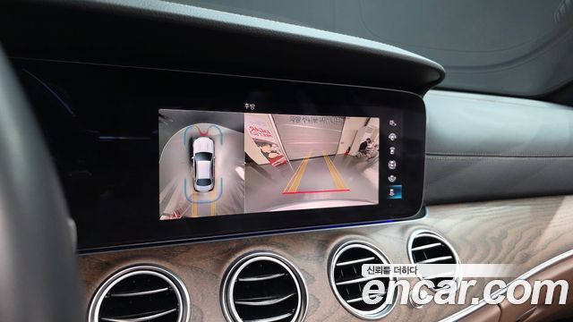 Mercedes-Benz E-Class 2022 — photo 21