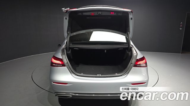 Mercedes-Benz E-Class 2022 — photo 26