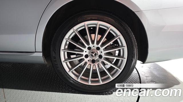 Mercedes-Benz E-Class 2022 — photo 7