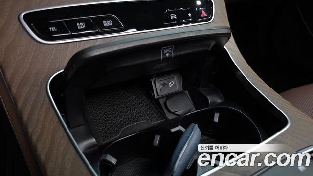 Mercedes-Benz E-Class 2022 — photo 16