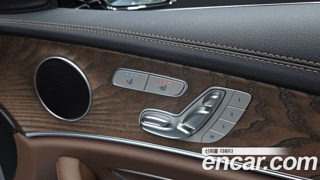 Mercedes-Benz E-Class 2022 — photo 28