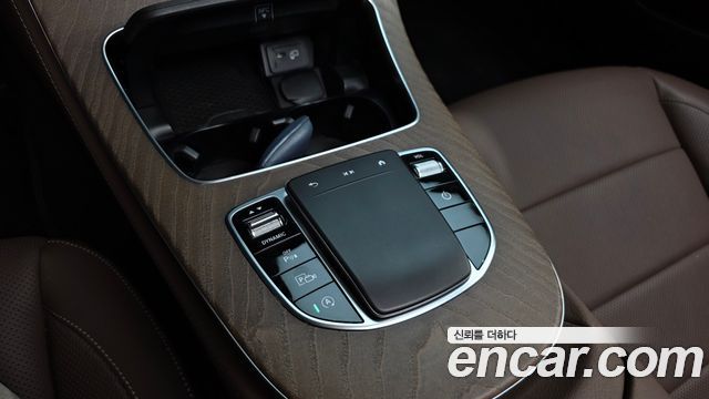 Mercedes-Benz E-Class 2022 — photo 32