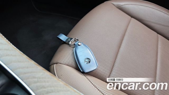 Mercedes-Benz E-Class 2022 — photo 35