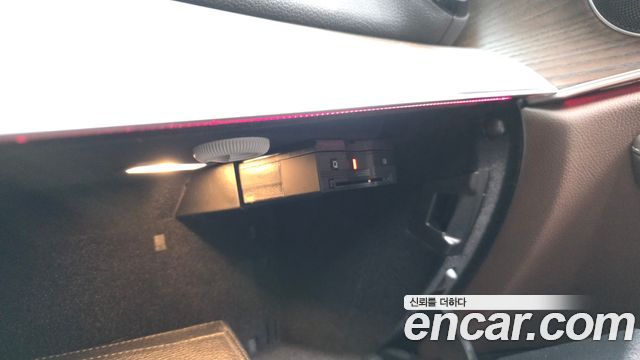 Mercedes-Benz E-Class 2022 — photo 36