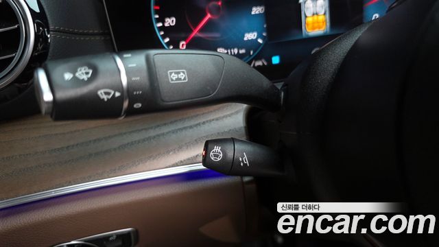 Mercedes-Benz E-Class 2022 — photo 37
